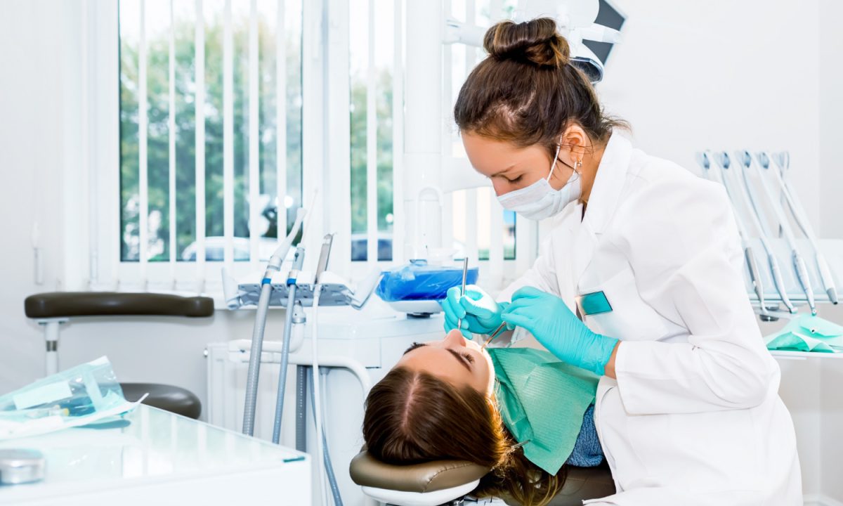 A clínica de dentista também é responsável por danos causados por erros do laboratório.