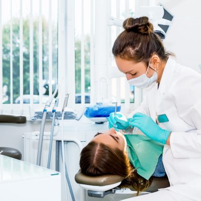 A clínica de dentista também é responsável por danos causados por erros do laboratório.