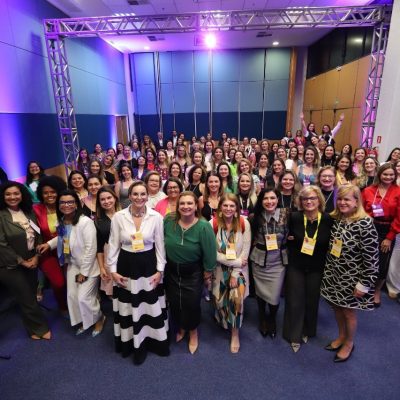 A presidente da CAASP lidera painel sobre a importância da liderança interseccional em Curitiba.