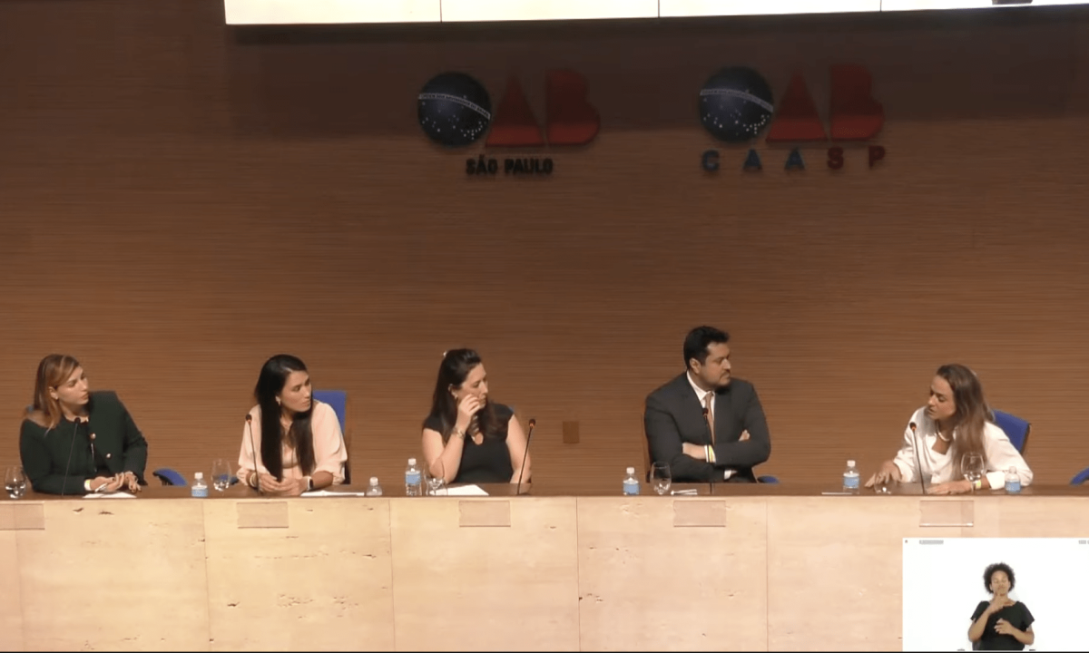 Evento realizado pela Ordem dos Advogados do Brasil em São Paulo discute desafios e novidades nos serviços financeiros online.