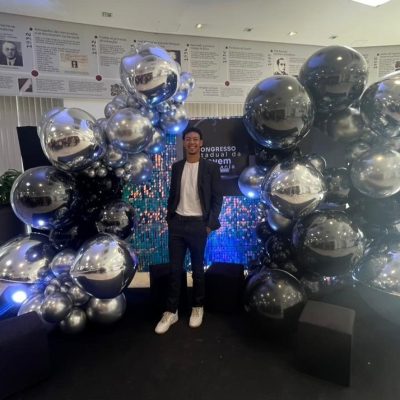Jovem advogado usa linguagem do dia a dia para esclarecer leis do trabalho e se torna um sucesso na internet.