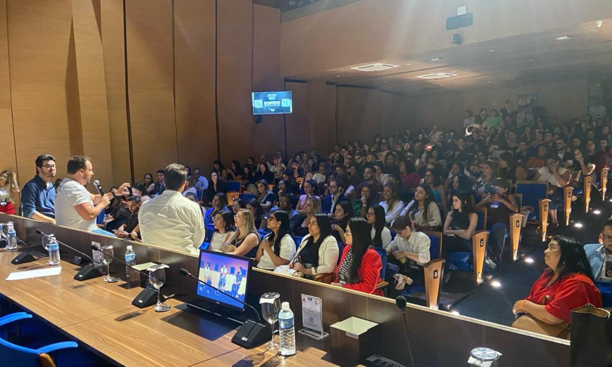 O Congresso da OAB SP atrai grupos de advogados de diversas regiões do estado e apresenta aos estudantes de Direito a perspectiva jovem da advocacia.