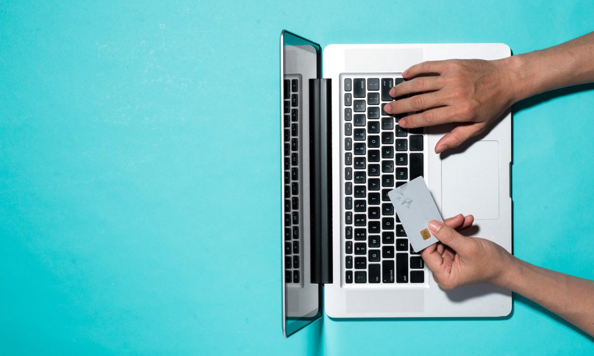 Profissionais especializados incentivam a comunidade jurídica a analisar os obstáculos do consumo na era digital durante um evento promovido pela OAB SP.