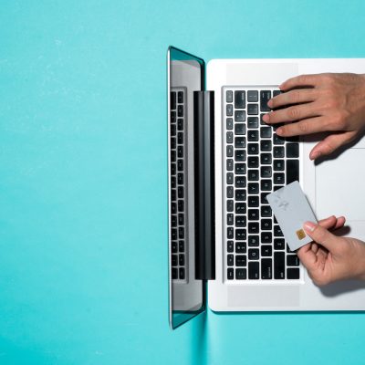 Profissionais especializados incentivam a comunidade jurídica a analisar os obstáculos do consumo na era digital durante um evento promovido pela OAB SP.