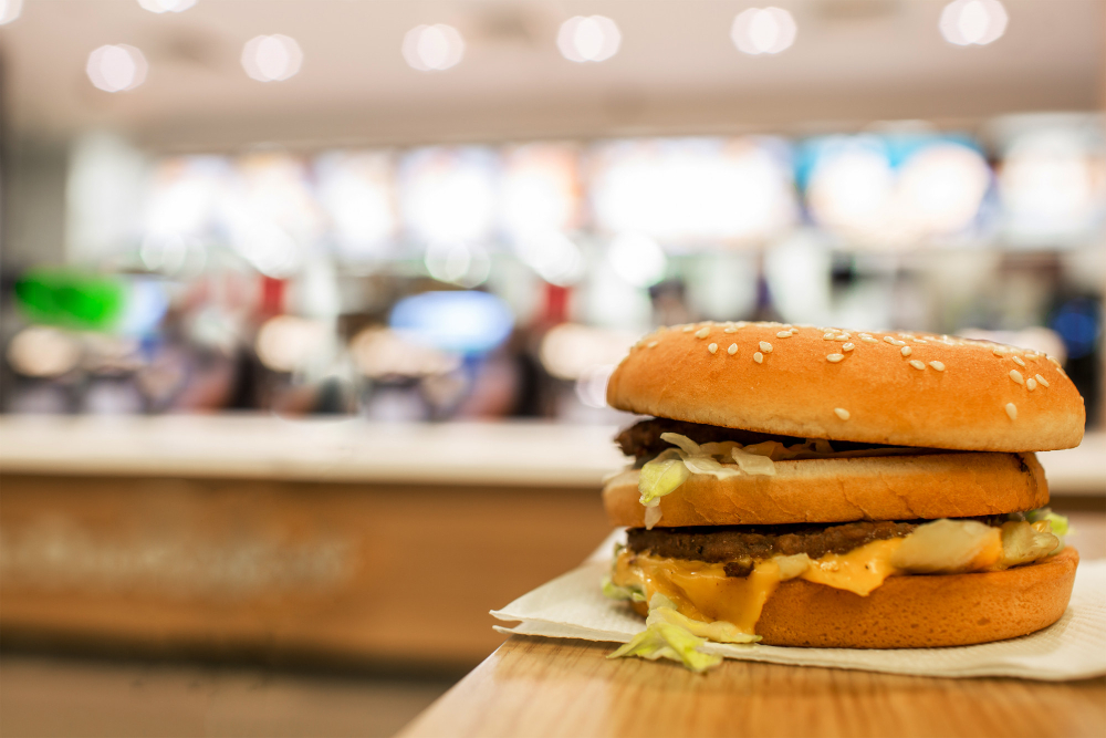 Uma cadeia de restaurantes de comida rápida foi considerada culpada por obrigar um funcionário a modificar a data de validade dos produtos.