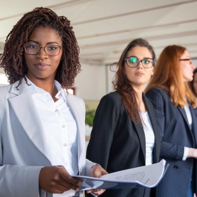 A Ordem dos Advogados do Brasil de São Paulo está aceitando inscrições para o selo que destaca e promove mulheres advogadas.