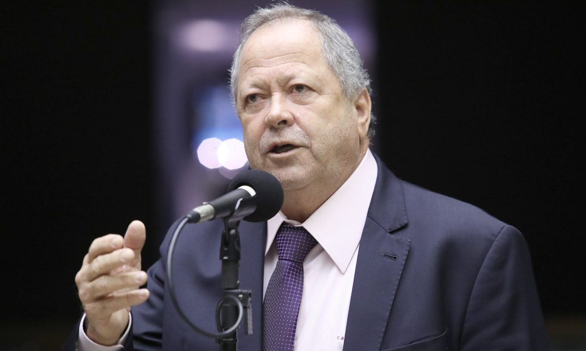 A Câmara dos Deputados ratifica o veredicto do Supremo Tribunal Federal que ordenou a detenção de Chiquinho Brazão.
