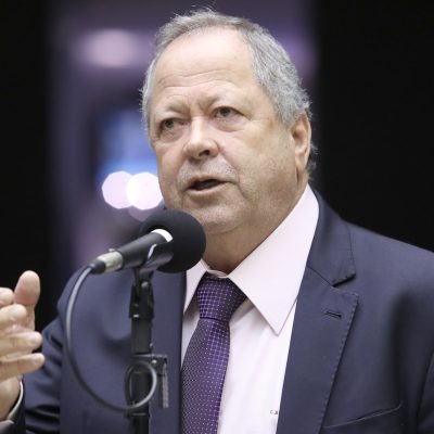 A Câmara dos Deputados ratifica o veredicto do Supremo Tribunal Federal que ordenou a detenção de Chiquinho Brazão.