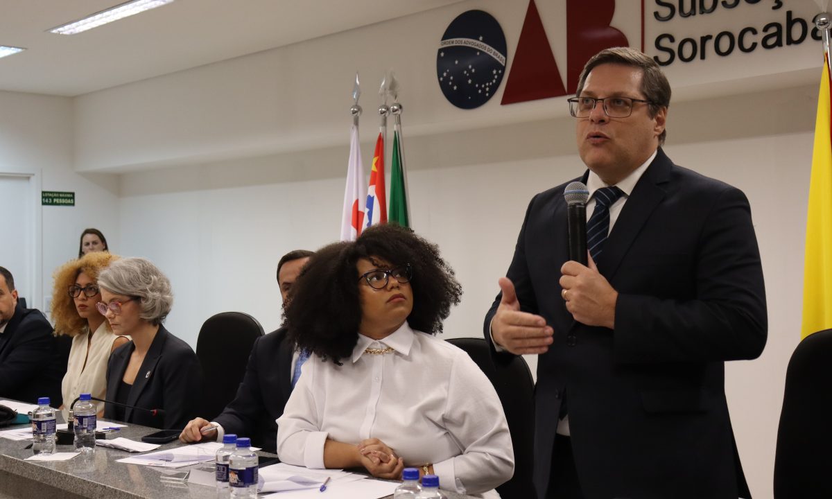 A Ordem dos Advogados do Brasil de São Paulo e Sorocaba organizaram um ato de desagravo em apoio a uma advogada que foi vítima de discriminação racial.