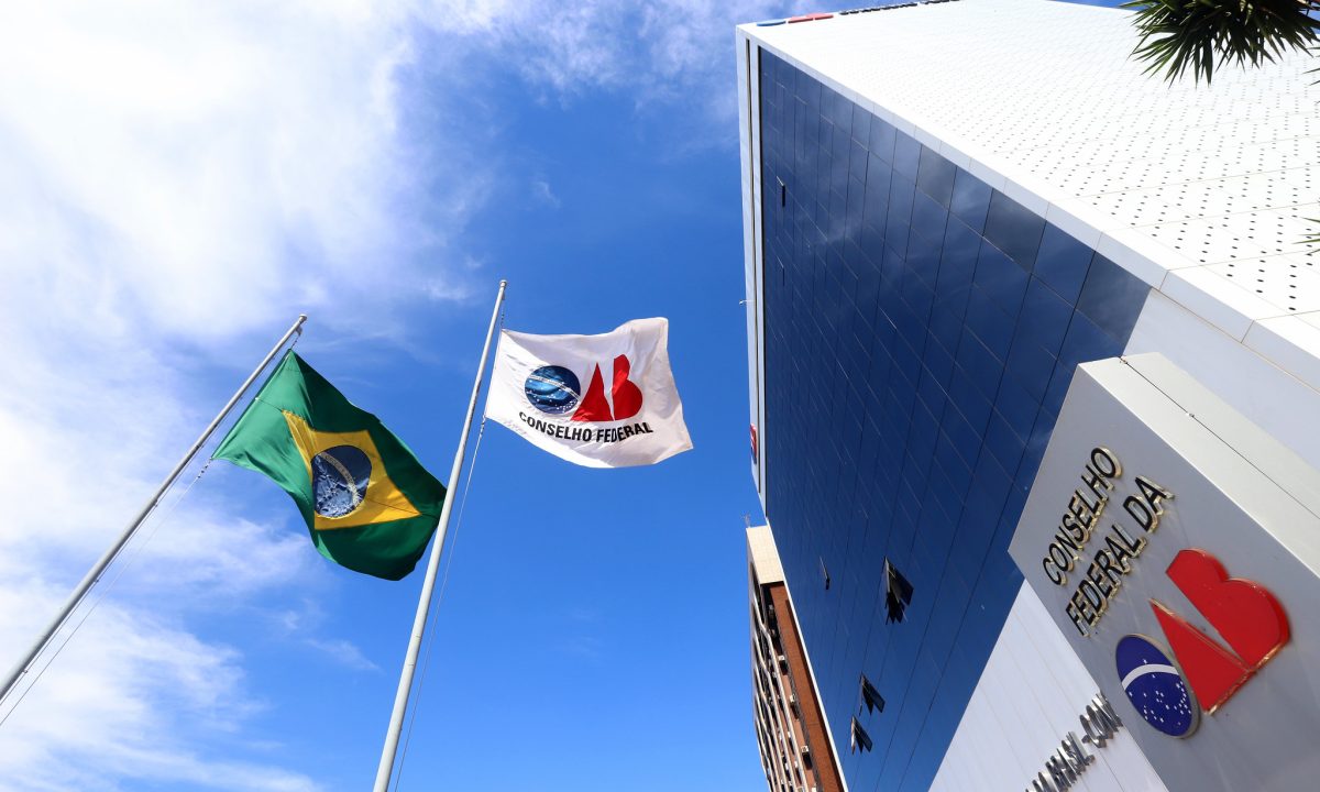 O Supremo Tribunal Federal interrompe a avaliação das normas relacionadas às listas sêxtuplas.
