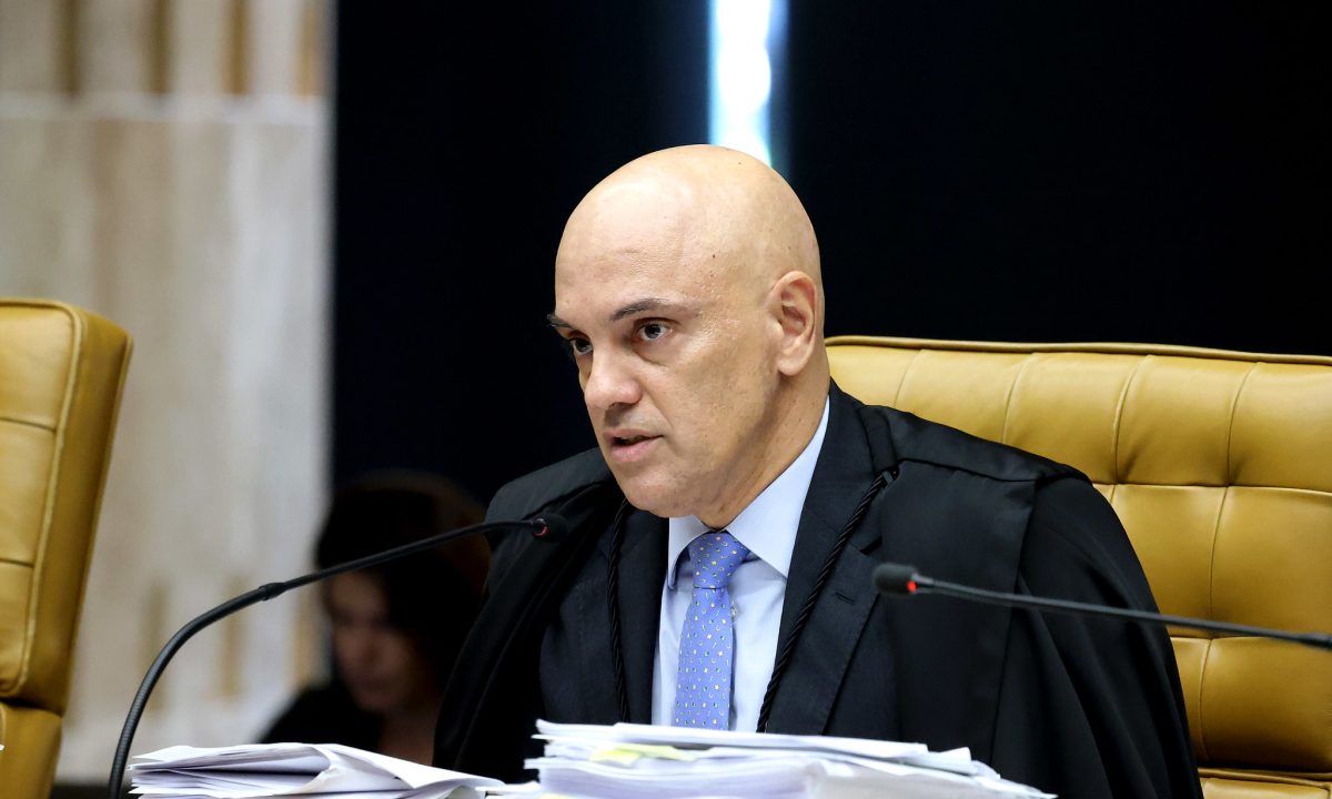 A USP concede sua aprovação a Alexandre de Moraes para ocupar o cargo de professor titular.