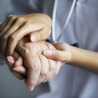 É ilegal cancelar um contrato de plano de saúde sem uma razão válida.