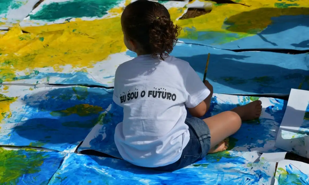 Devido ao descumprimento das responsabilidades materiais, o Tribunal de Justiça de São Paulo julgou e condenou um homem que negligenciou o pagamento da pensão alimentícia ao seu filho.