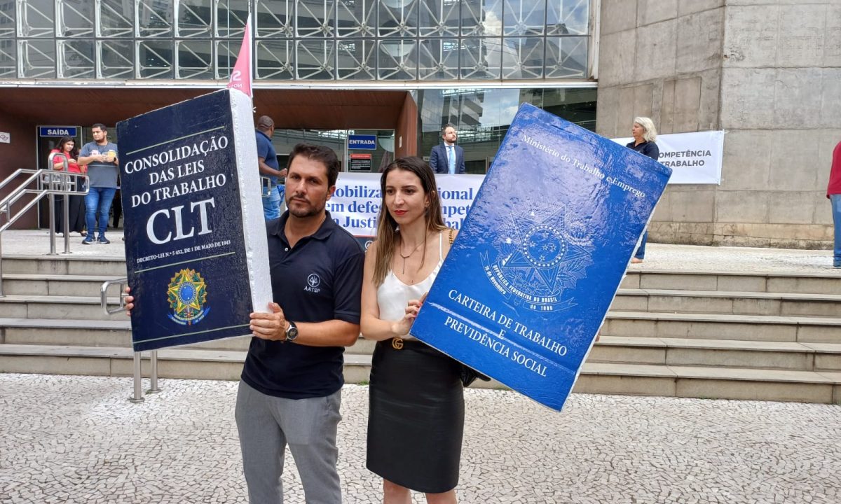 Mudanças fundamentais e obstáculos emergentes com relação à externalização do trabalho.
