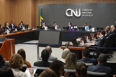 O Conselho Nacional de Justiça (CNJ) aprovou uma norma que restringe o uso de recursos provenientes de acordos de leniência e delação.