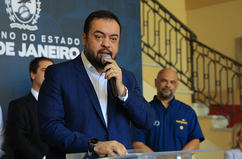 Membro do Tribunal Regional Eleitoral do Rio de Janeiro decide pela cassação do mandato de Cláudio Castro.