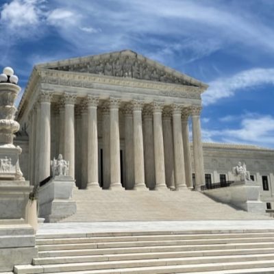 O Supremo Tribunal dos Estados Unidos decide sobre a legalidade de leis municipais que tornam ilegal a condição de pessoas que vivem nas ruas.