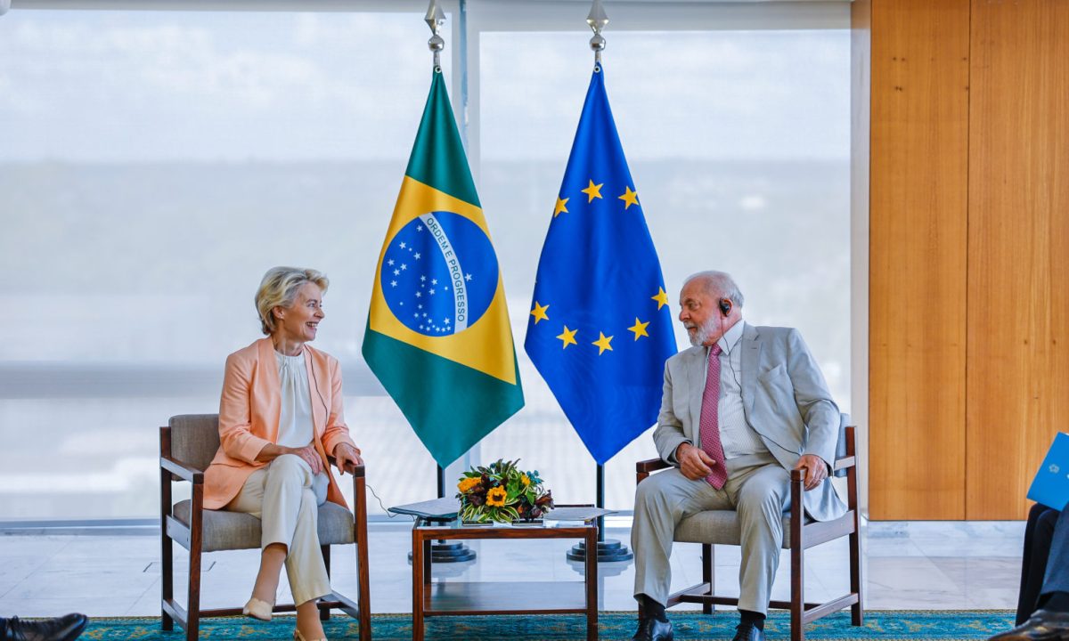 Sistemas de comparação de preços na União Europeia e no Brasil.