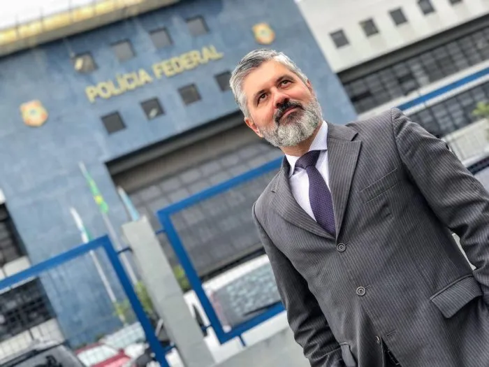 Toffoli interrompe a implementação da resolução do Conselho Nacional de Justiça que afastou o juiz por ser defensor das garantias jurídicas.