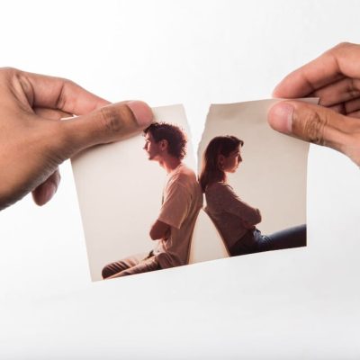 Disposição no acordo pré-nupcial que estabelece uma compensação por infidelidade conjugal.