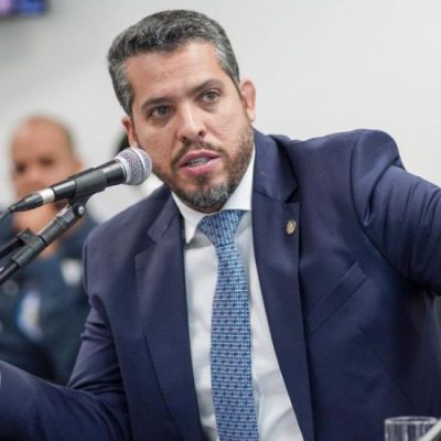 Deputado Rodrigo Amorim é sentenciado pelo TRE-RJ por prática de violência política de gênero.