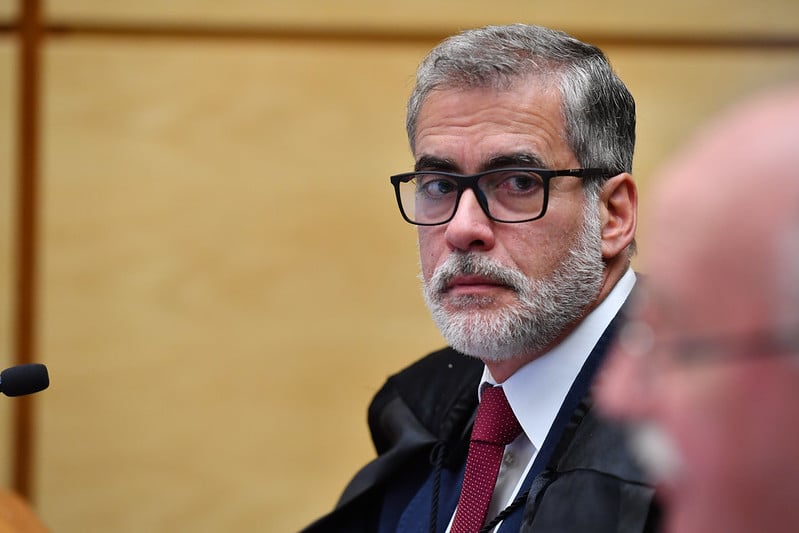 Não é possível incrementar a pena duas vezes com base no mesmo fato concreto.