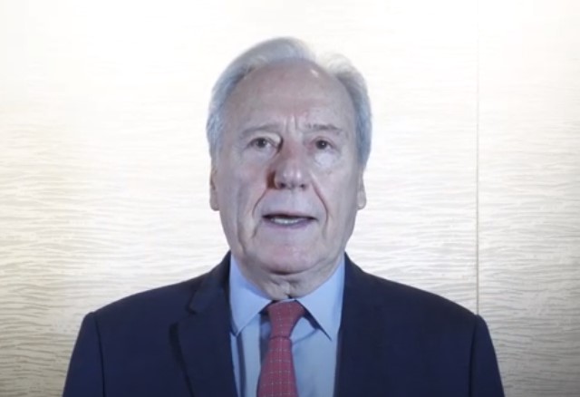 O Ministro Lewandowski afirma que o governo também tem sua parcela de contribuição para garantir a segurança jurídica.