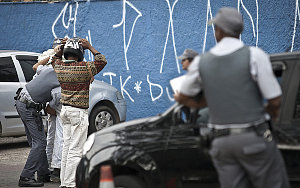 O Superior Tribunal de Justiça (STJ) rejeita a anulação de provas obtidas pela polícia durante uma busca pessoal.