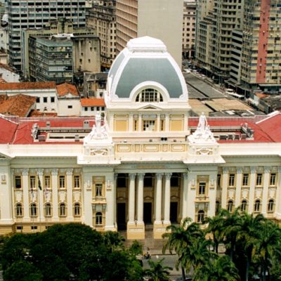 O Tribunal de Justiça de Pernambuco decidiu que a falta de oportunidade para a defesa se manifestar antes da decisão final resulta na nulidade do trânsito em julgado.