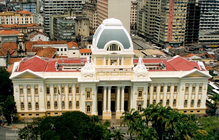 O Tribunal de Justiça de Pernambuco decidiu que a falta de oportunidade para a defesa se manifestar antes da decisão final resulta na nulidade do trânsito em julgado.