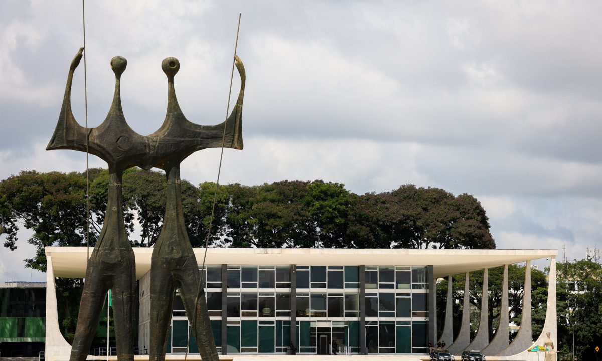 O Governo encaminha ao Congresso proposta que redistribui a destinação de verbas do STF.