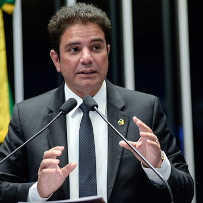 STJ aceita acusação contra governador do Acre, porém rejeita pedido de afastamento.