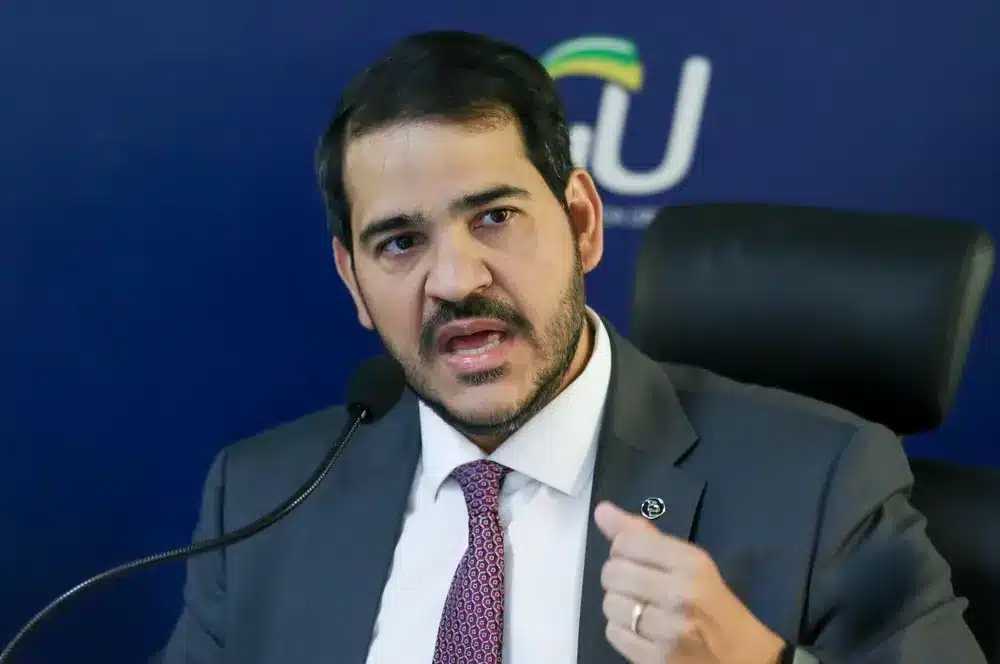 AGU e IDP firmam parceria para aprofundar pesquisas sobre a temática da democracia.