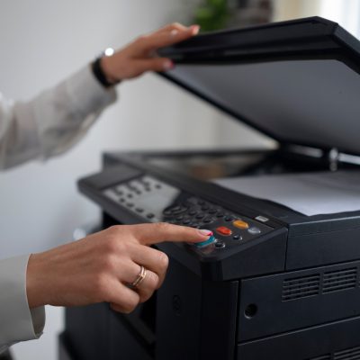 Empresário é inocentado da acusação de fraude de licitação por falta de evidências de intenção criminosa.