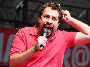 Lula e Boulos recebem penalidades por fazer campanha política durante evento do Dia do Trabalho.