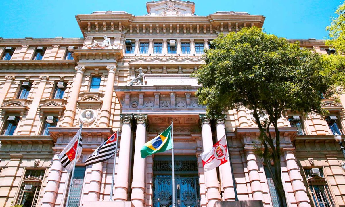 O Tribunal de Justiça de São Paulo seleciona três candidatos para concorrer ao cargo de desembargador.