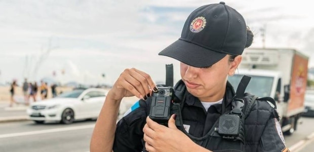 O governo irá disponibilizar recursos para a aquisição de câmeras corporais para policiais militares dos estados que seguirem o protocolo estabelecido.