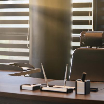 A busca em um escritório de advocacia sem uma justificativa clara foi considerada inválida pelo Superior Tribunal de Justiça (STJ).