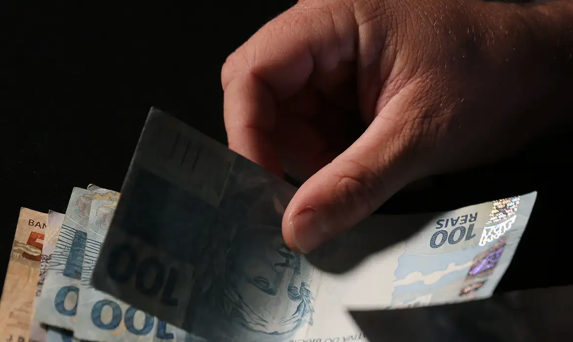 A quantia financeira a ser paga deve estar de acordo com a situação do condenado, ao invés de compensar terceiros.
