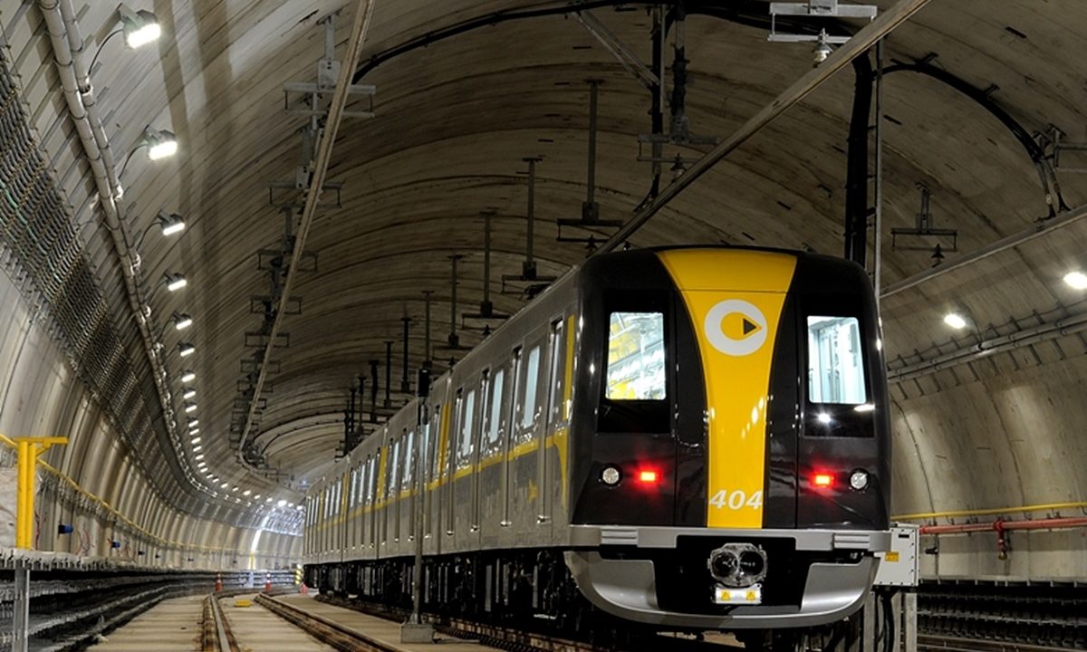 Agência de marketing receberá compensação por violação de contrato de exclusividade no transporte subterrâneo de São Paulo.