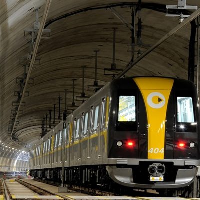 Agência de marketing receberá compensação por violação de contrato de exclusividade no transporte subterrâneo de São Paulo.