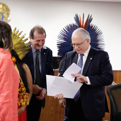 Fachin discute com comunidades indígenas a aplicação da tese do marco temporal estipulado por legislação vigente.