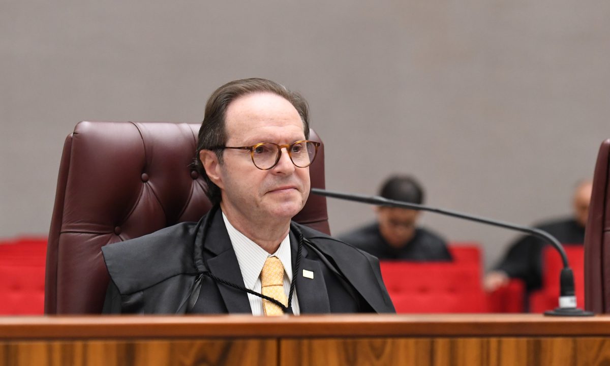 Implementação da noção de que os componentes de um sistema de informação podem ser interpretados de forma relativa.