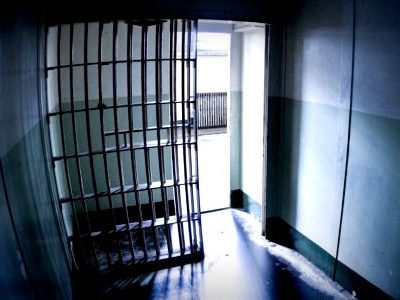 O Tribunal de Justiça do Amazonas afirma que não é justo manter alguém detido apenas por não conseguir arcar com o valor da fiança.