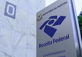 O sistema de crédito acumulado do PIS/Cofins impede a tributação da taxa Selic recebida indevidamente.