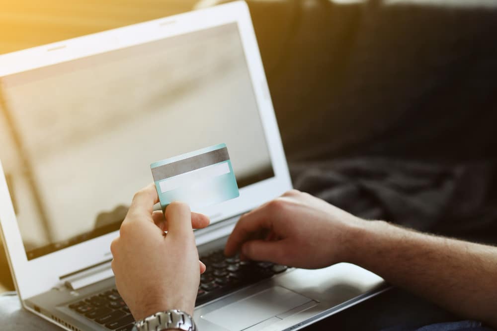 Um site de anúncios classificados não tem a obrigação de solicitar anúncios que estejam em conformidade com as diretrizes do CDC.