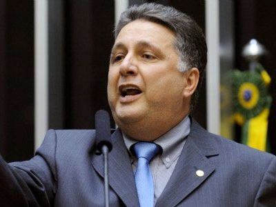 A decisão que impedia Garotinho de concorrer a vereador foi suspensa por Zanin.