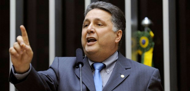 A decisão que impedia Garotinho de concorrer a vereador foi suspensa por Zanin.