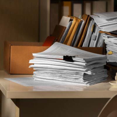 A negativa da solicitação de desconsideração da personalidade jurídica impede a realização de uma nova solicitação durante o processo.