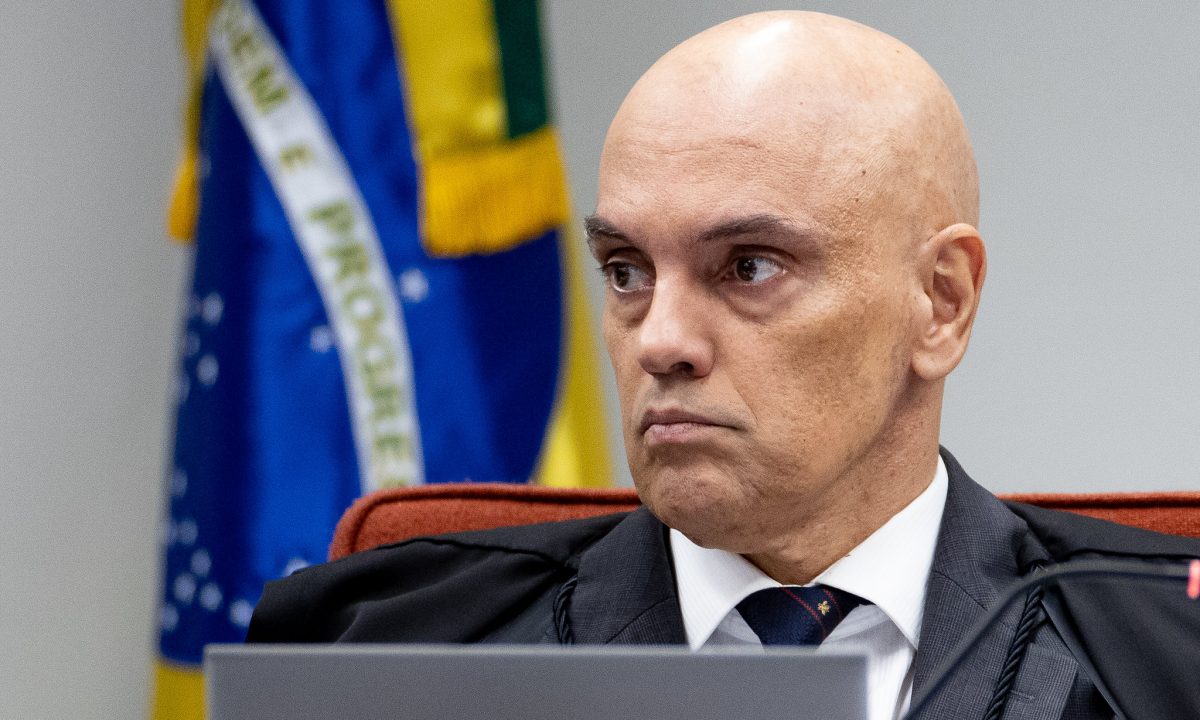 Alexandre decidiu recuar na exclusão das VPNs, porém optou por manter a multa.